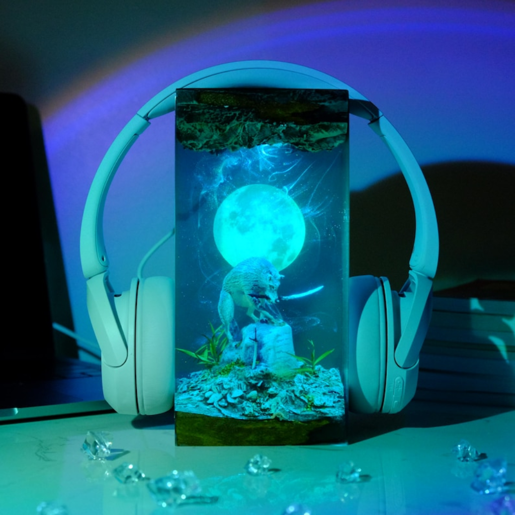 Great Grey Wolf Sif Resin Lamp- Dark Souls Gift
